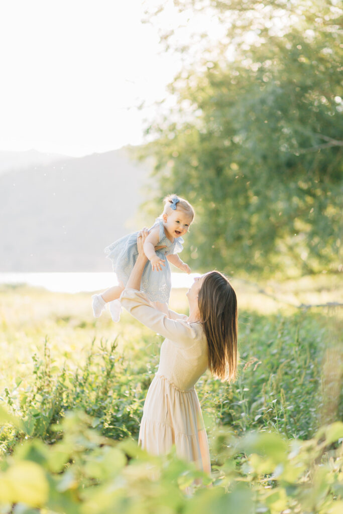 Kailee Matsumura Photography captures the most darling mom throwing her baby girl up in the air and catching her. Tender moments photographed in Tennessee family photo session.
#KaileeMatsumuraPhotography #FamilyPictures #TipsForFamilyPhotos #TennesseeFamilyPhotographer
