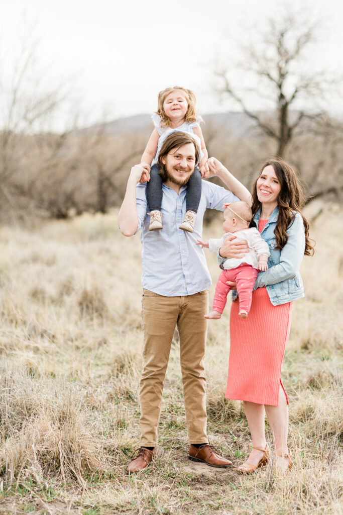 Taking professional photos does not have to be something you dread. It can (and should!) be a fun experience for everyone in your family. Tennessee based photographer, Kailee Matsumura, shares how to have a fun photo session.
#KaileeMatsumuraPhotography #MeaningfulFamilyPhotoSessions #TennesseeFamilyPhotographer
