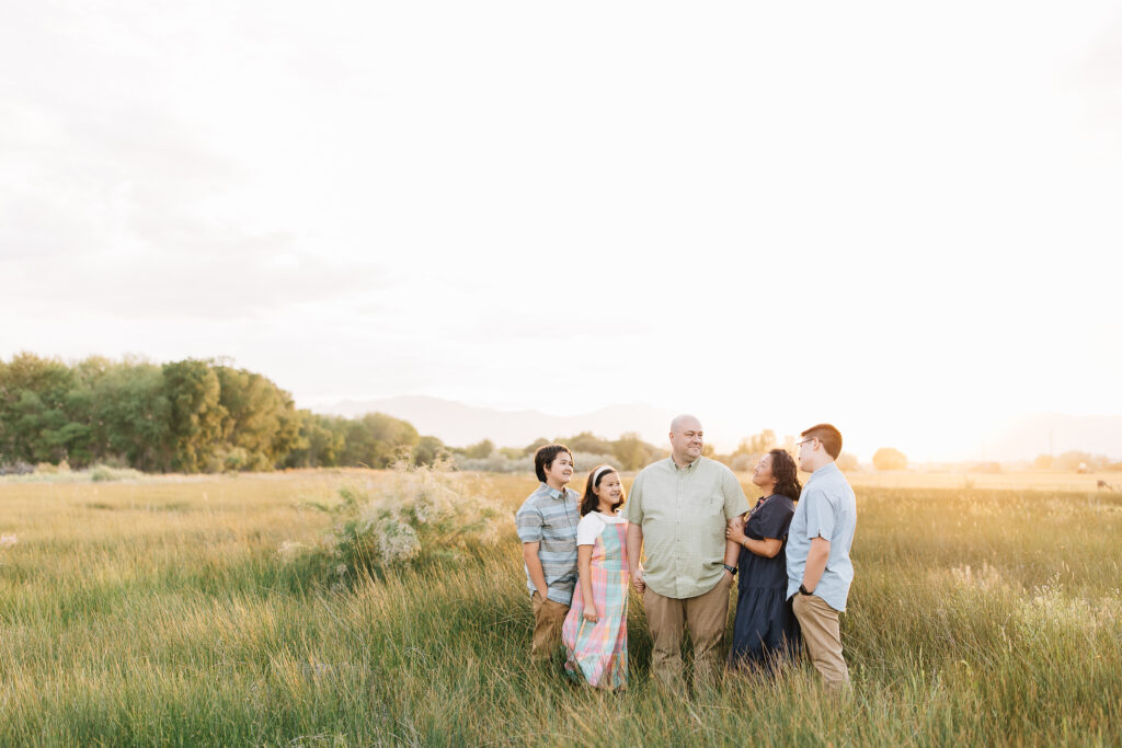 Family of five with tweens and teenagers captured by Kailee Matsumura Photography in Memphis, Tennessee. Spring family photos. Beautiful family captured during golden hour #KaileeMatsumuraPhotography #MemphisFamilyPhotographer #ReasonsToTakeFamilyPictures

