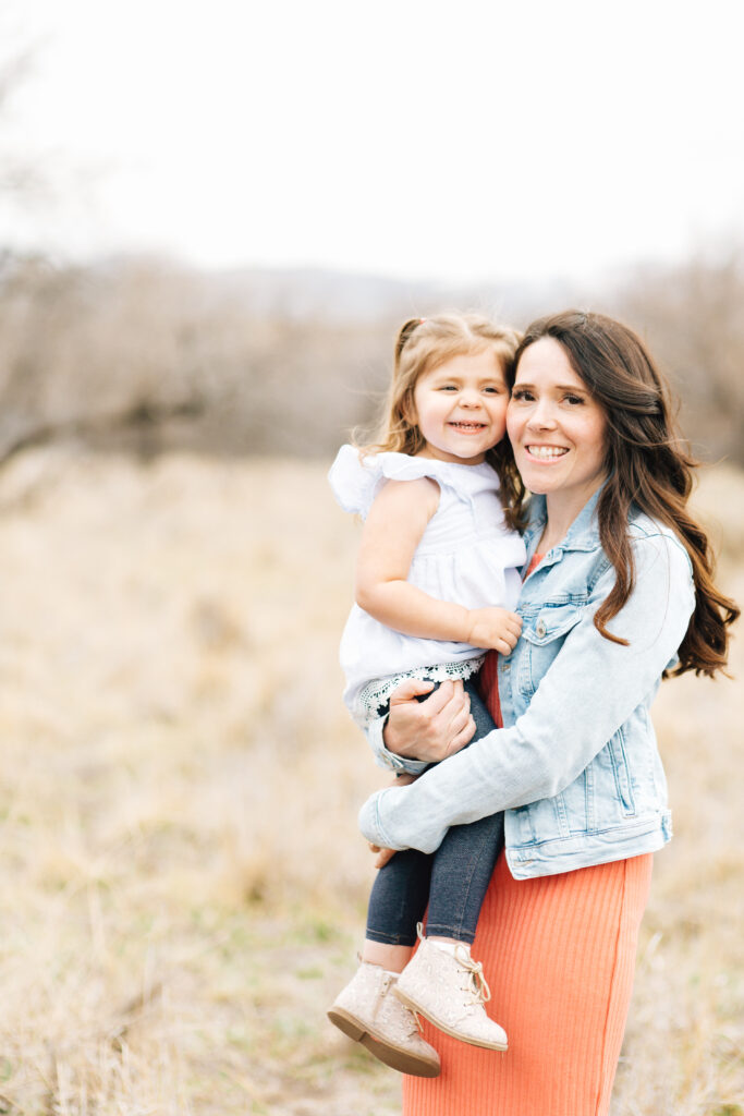 When you shift your focus to capturing genuine moments, your family session becomes less of a formal event and more of a relaxed hangout. The majority of photos will be of you enjoying spending time with the people you love most.
#KaileeMatsumuraPhotography #MeaningfulFamilyPhotoSessions #TennesseeFamilyPhotographer

