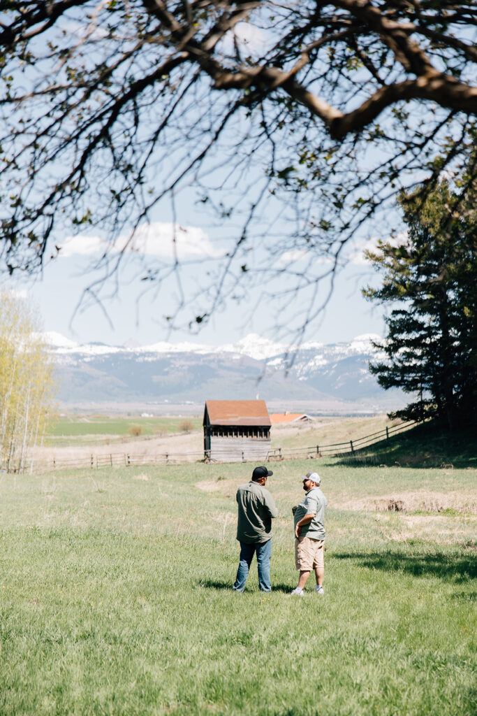 Kailee Matsumura a Tennessee-based photographer shares tips on how to capture beautiful unposed family photos. Bartlett Germantown natural family #unposedfamilyphotos #lifestylephotography #naturalfamilyphotos #kaileematsumuraphotography #Tennesseefamilyphotos
