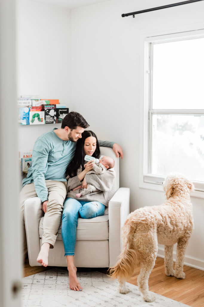 Kailee Matsumura, a Memphis-based photographer, preserves the sweet moments of a newborn while including their dog. pet family photography Olive Branch Mississippi #familypetphotography #tennesseenewbornphotographer #kaileematsumuraphotography #petsofinstagram