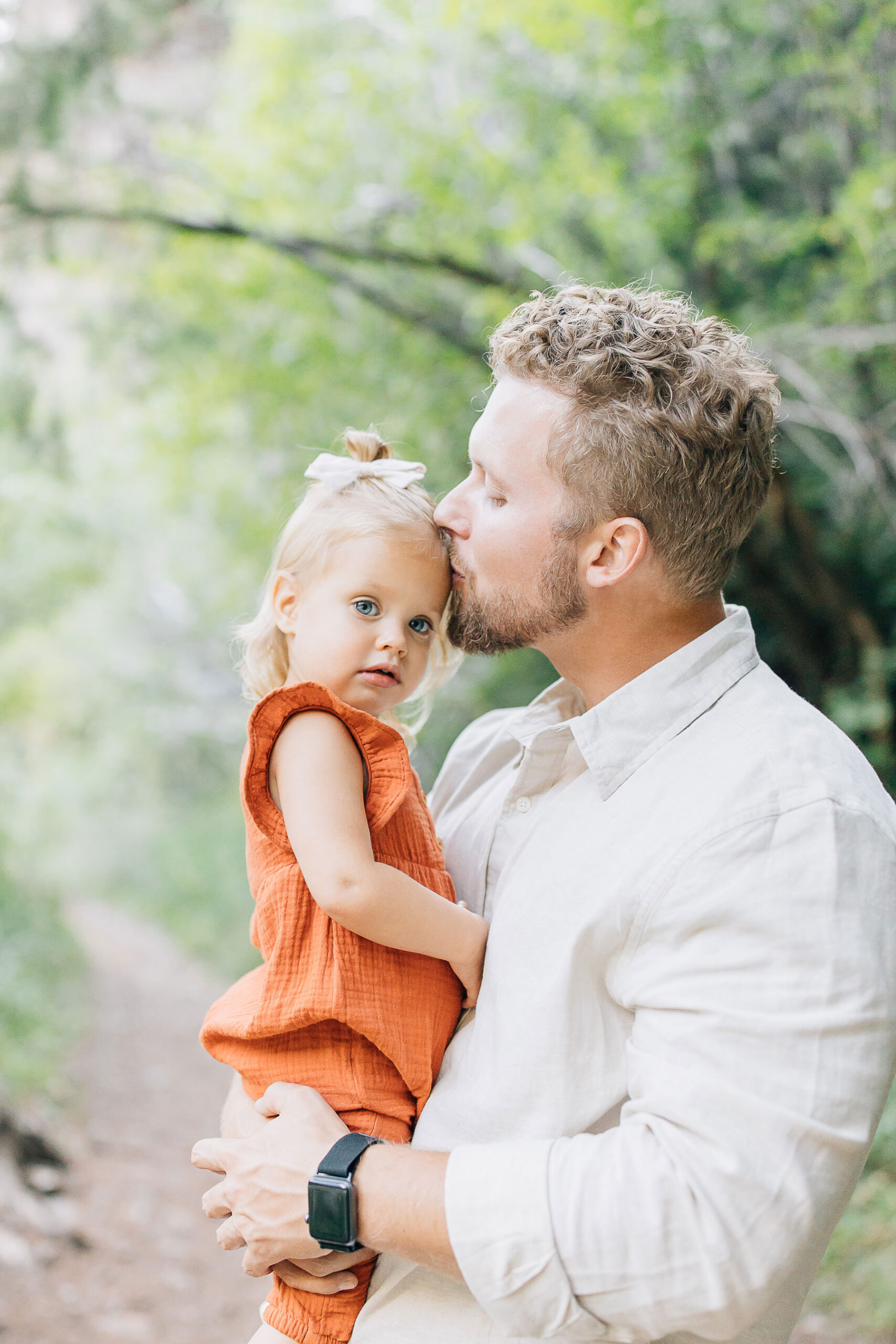 
 Kailee Matsumura, a Tennessee-based family photographer, shares how to make a photo session with young children a success. Mississippi family photography Bartlett TN photographing children tips Authentic moments #pictureperfectfamily #kaileematsumura #photosessionpreptips 
