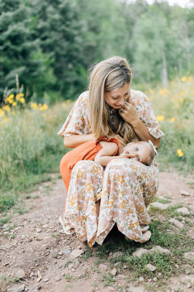 Kailee Matsumura, a Memphis-based family photographer, shares how to encourage young kids to show their sweet personalities and make a photo session with shy kids successful. young family photography Bartlett TN photographing children tips #pictureperfectfamily #kaileematsumura #photosessionpreptips