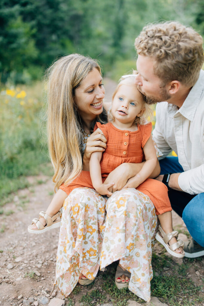 Kailee Matsumura shares tips on how she captures the personality of young shy kids during her photo sessions. family photography Bartlett TN photographing children tips #pictureperfectfamily #kaileematsumura #photosessionpreptips #photographingkids