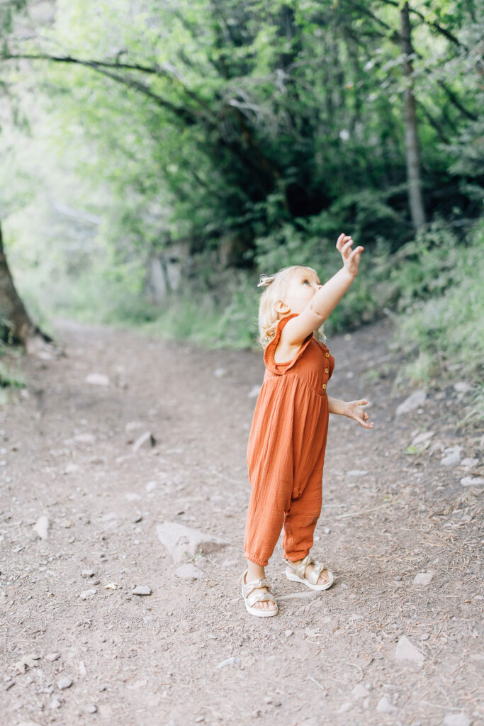 Kailee Matsumura shares how to come prepared when photographing young children so you can capture your happy kids in their element. Authentic moments with kids Olive Branch Mississippi Southhaven #kaileematsumuraphotography #pictureperfectfamily #photographingkids